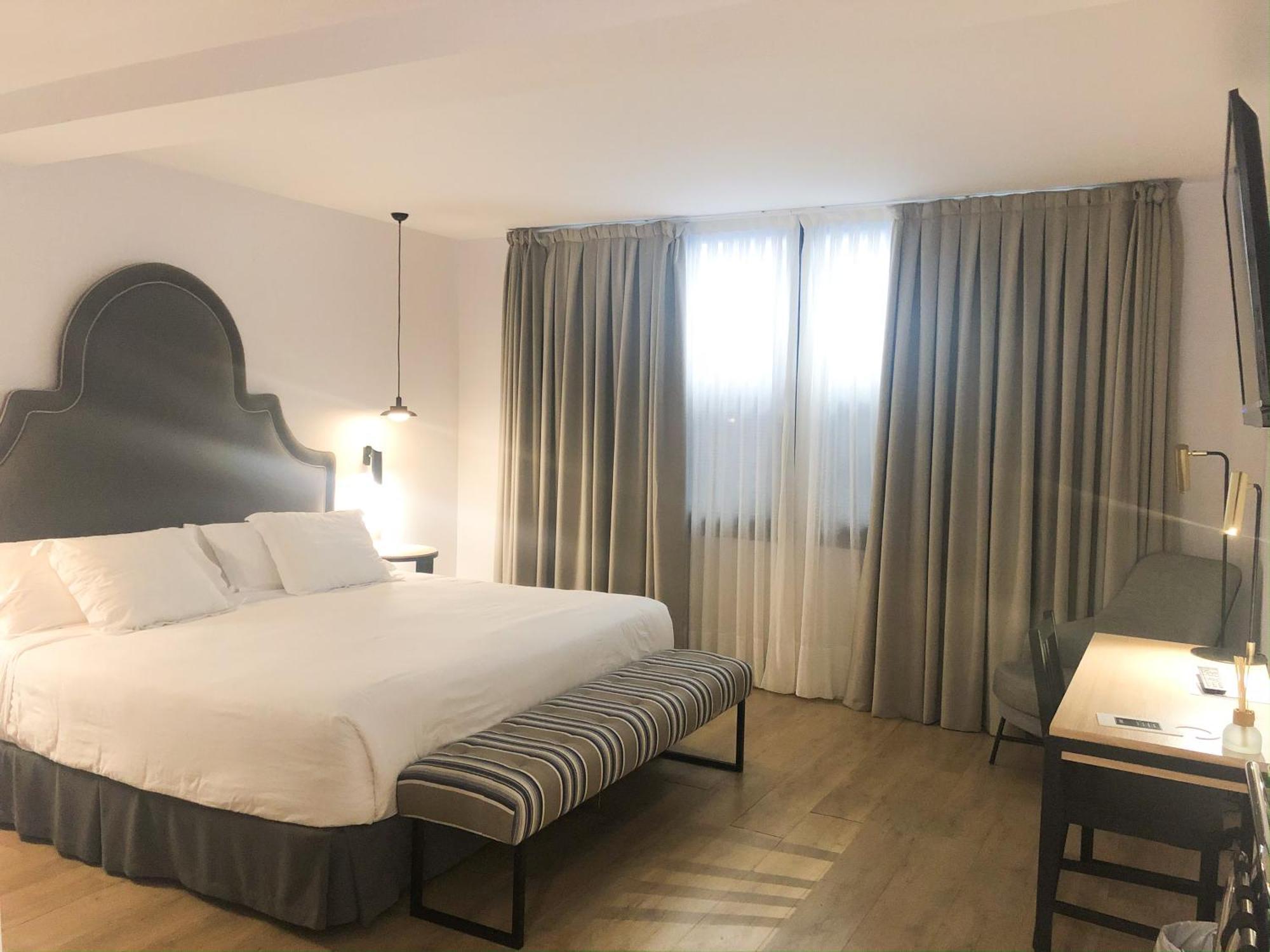 Suites Hom Sevilla Exterior photo