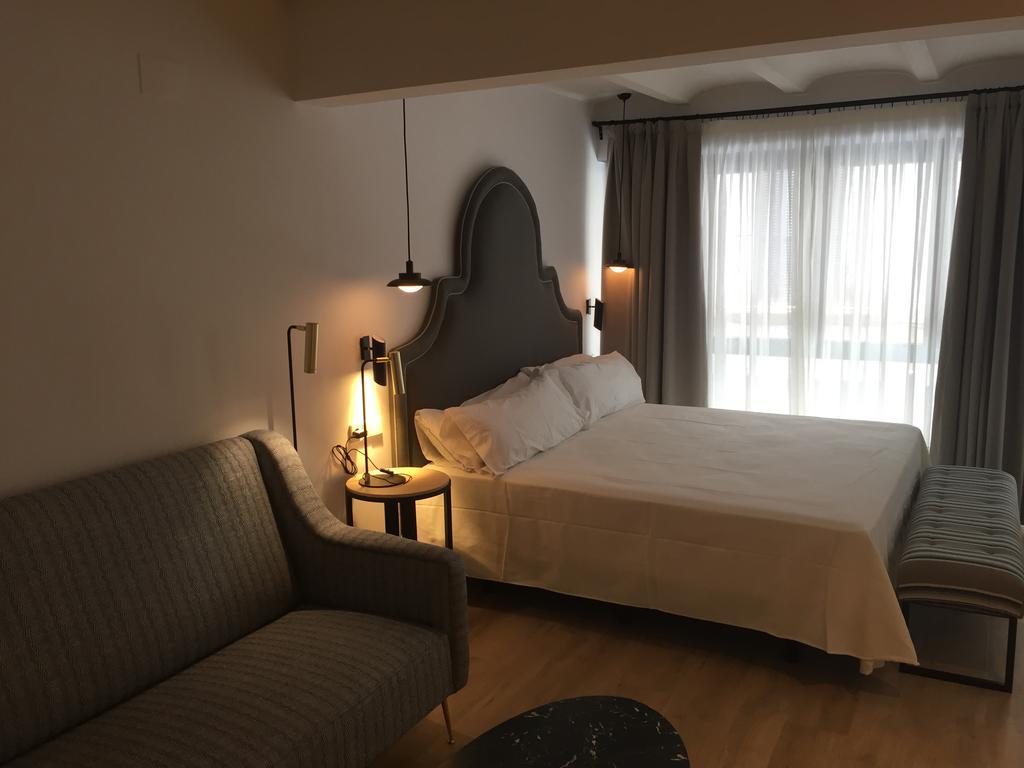 Suites Hom Sevilla Exterior photo